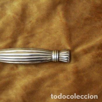 Escriban&iacute;a: Abrecartas de metal plateado. - Foto 3