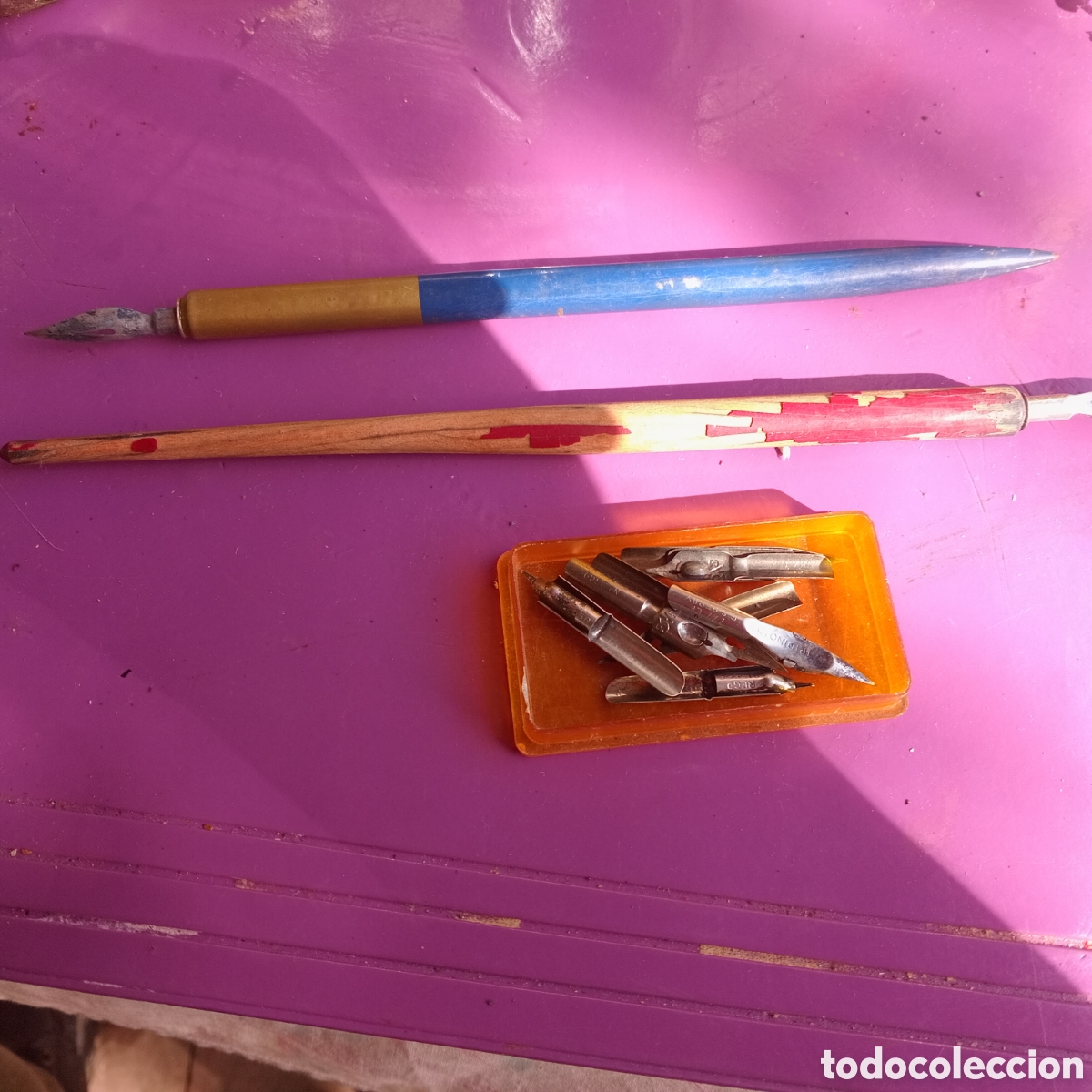 Escriban&iacute;a: DOS ANTIGUOS LAPICERAA CON SUS PLUMAS Y 6 DE REPUESTO - Foto 2