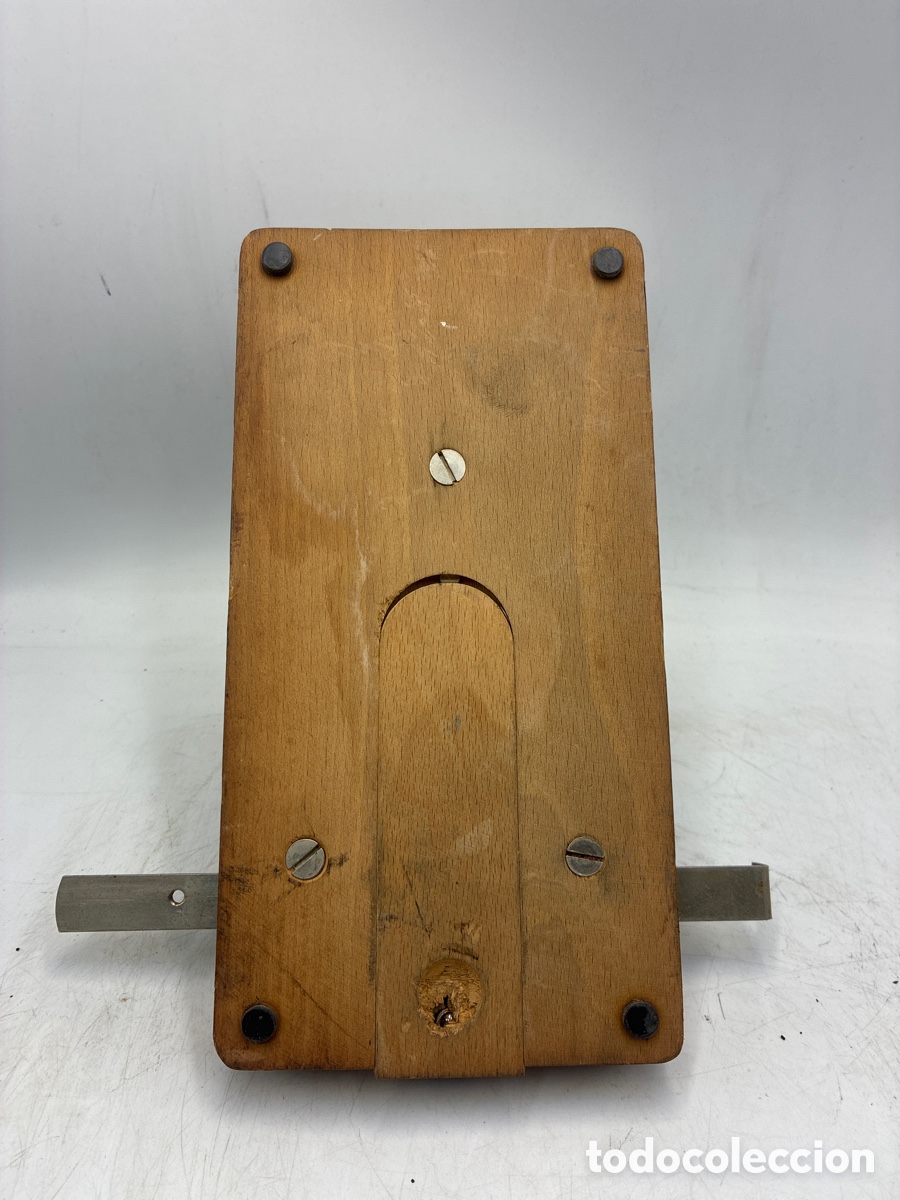 Escriban&iacute;a: Antiguo Taladro de Papel con base de madera. - Foto 5