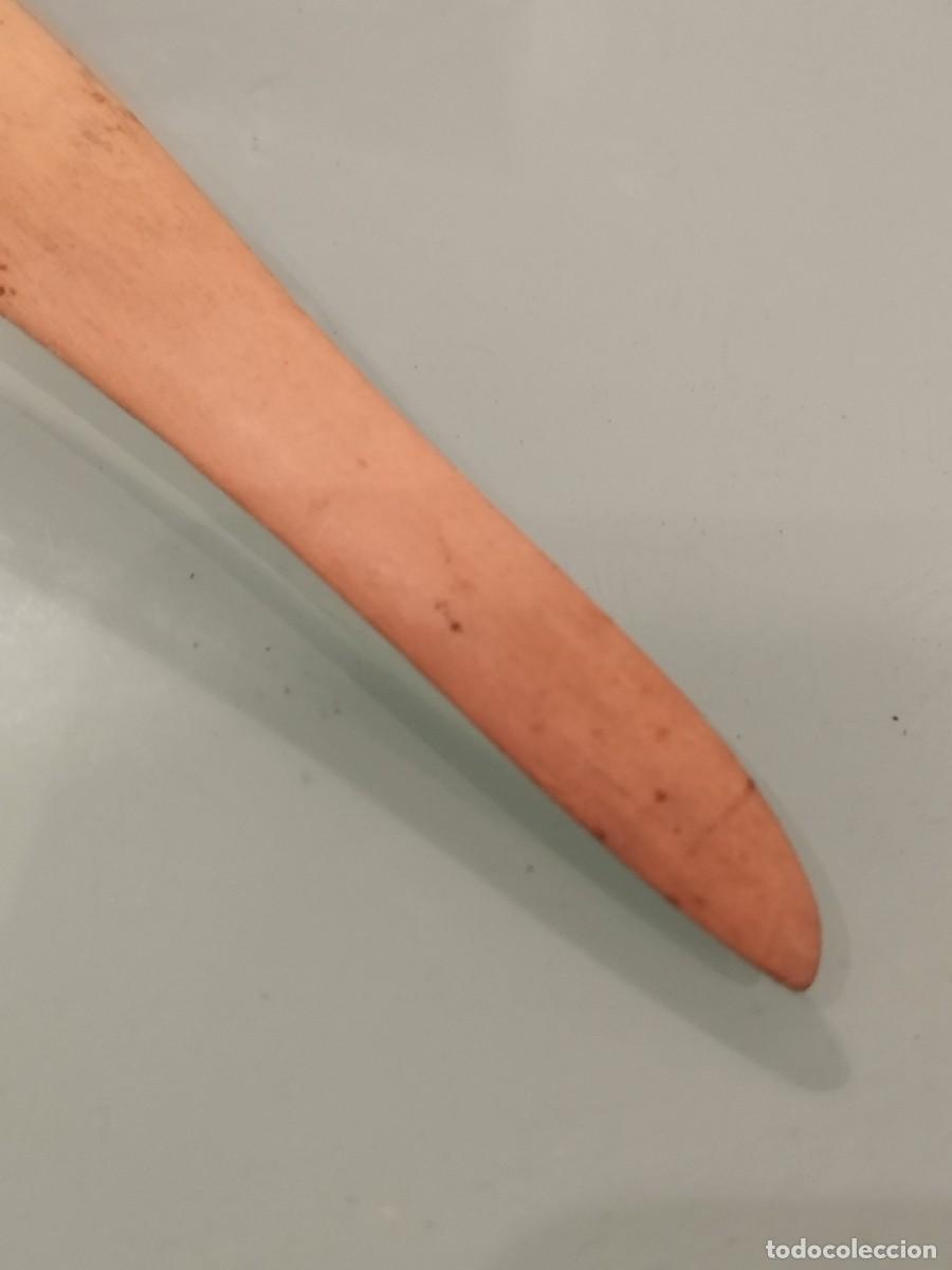 Escriban&iacute;a: Abrecartas de madera con el mango en forma de oso de peluche. - Foto 2