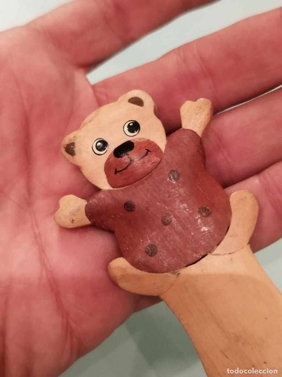 Escriban&iacute;a: Abrecartas de madera con el mango en forma de oso de peluche. - Foto 3