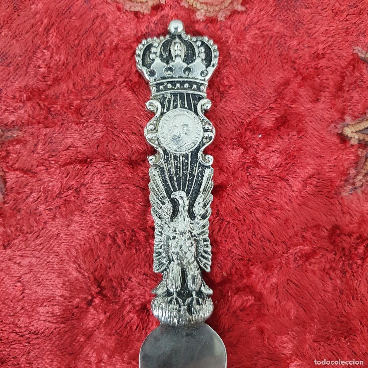 Escriban&iacute;a: Antiguo abrecartas de metal relieve - Foto 1