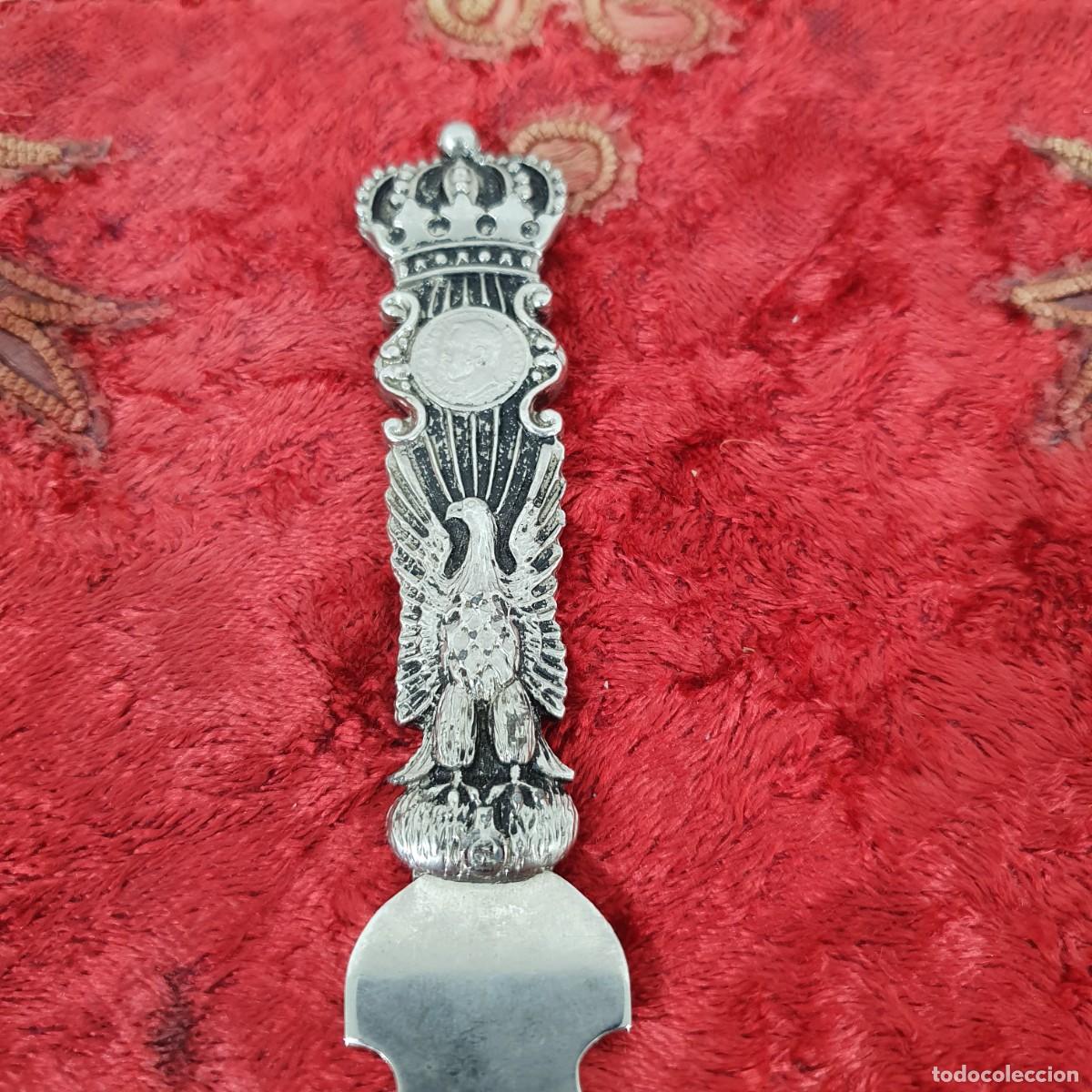 Escriban&iacute;a: Antiguo abrecartas de metal relieve - Foto 4