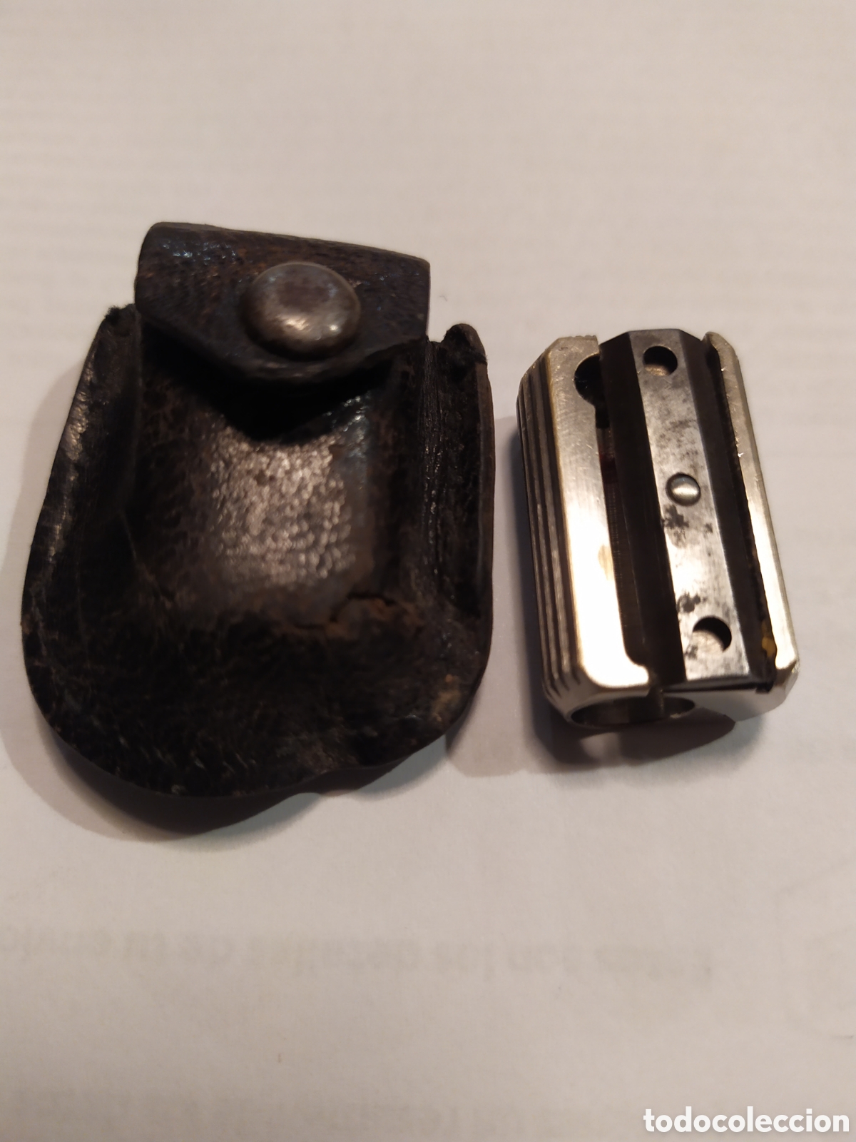 Escriban&iacute;a: Sacapuntas de la marca El Casco, metal cromado. - Foto 1