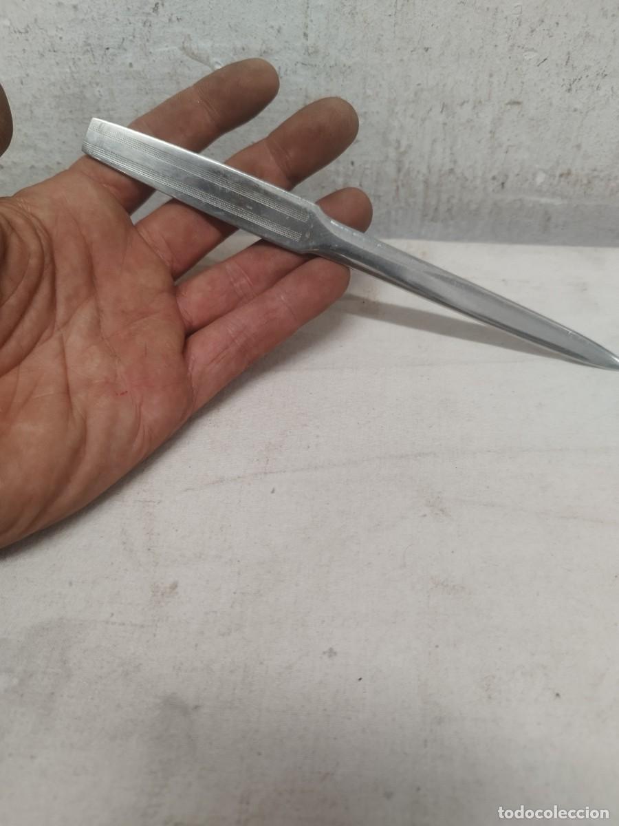 Escriban&iacute;a: Antiguo abrecartas de acero inoxidable. - Foto 1