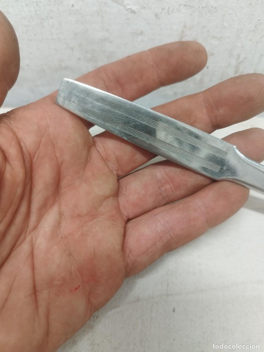 Escriban&iacute;a: Antiguo abrecartas de acero inoxidable. - Foto 2