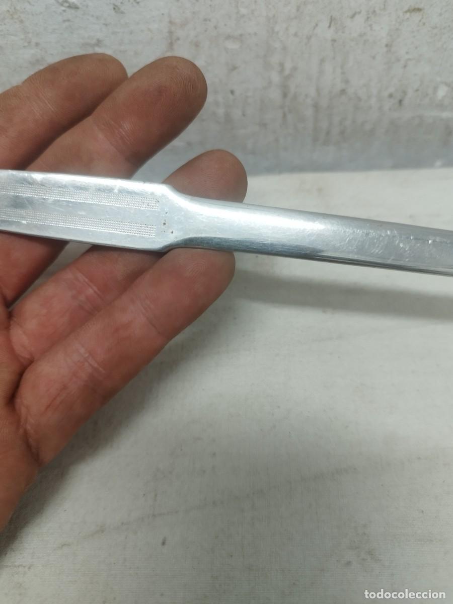 Escriban&iacute;a: Antiguo abrecartas de acero inoxidable. - Foto 3