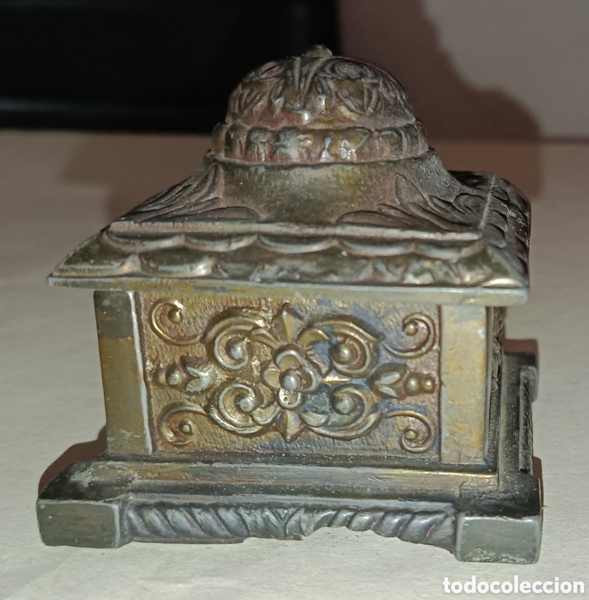 Escriban&iacute;a: Antiguo tintero de bronce con dise&ntilde;o floral - Foto 1