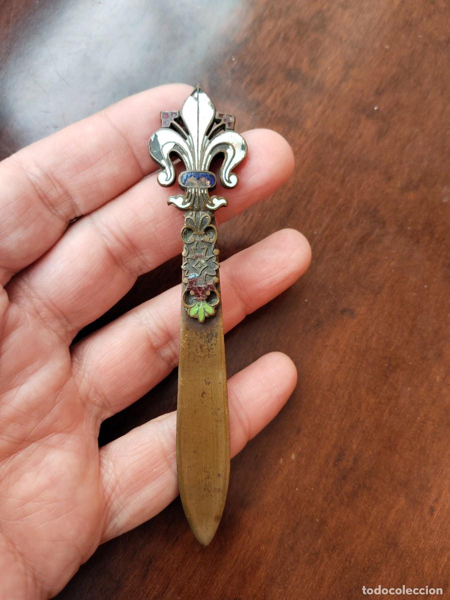 Escriban&iacute;a: Antiguo abrecartas flor de lis. - Foto 1