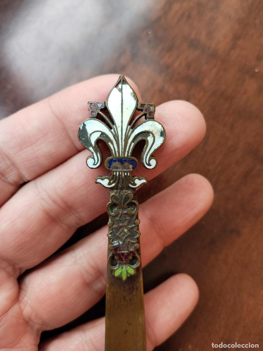 Escriban&iacute;a: Antiguo abrecartas flor de lis. - Foto 2