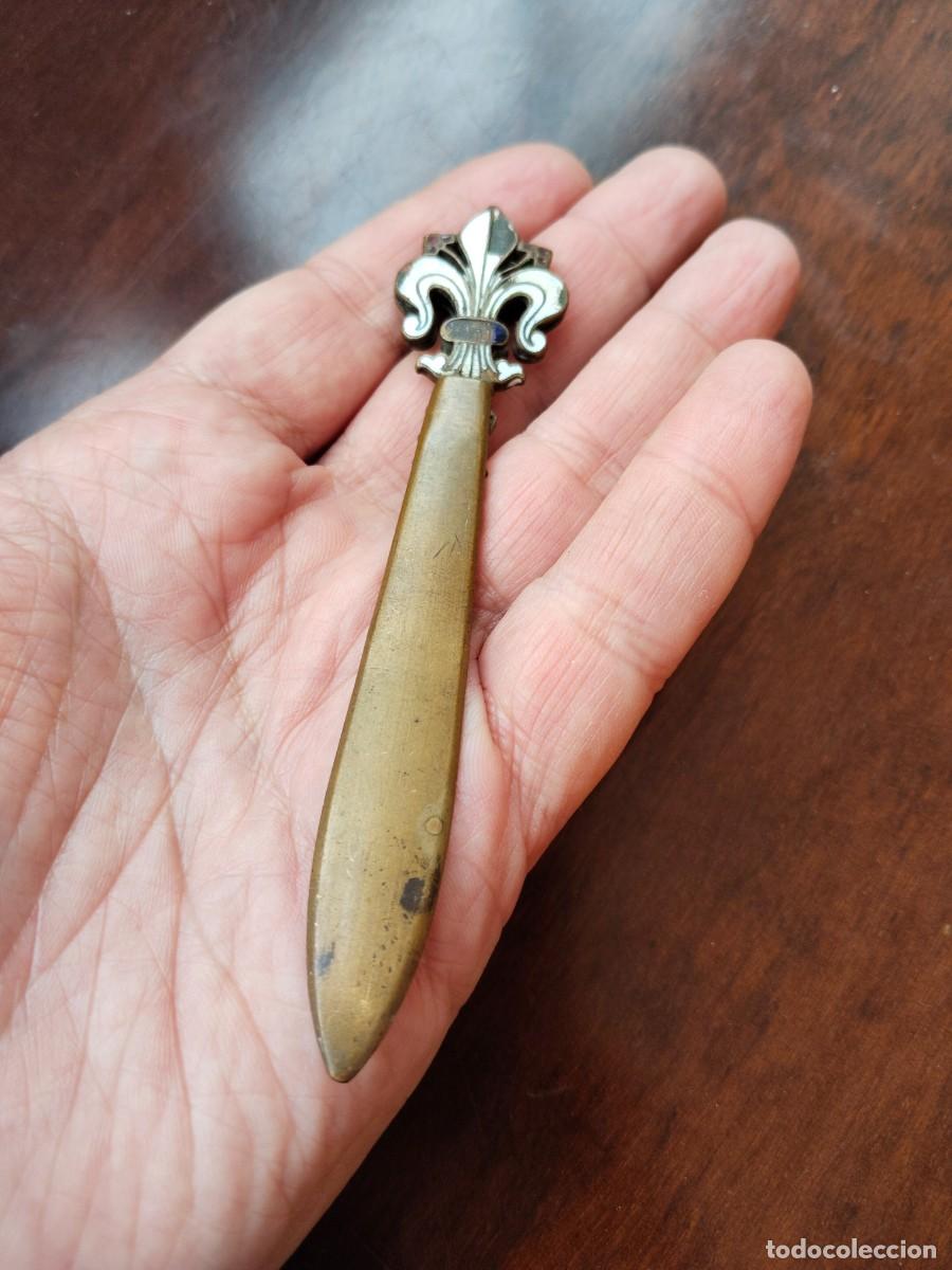 Escriban&iacute;a: Antiguo abrecartas flor de lis. - Foto 5
