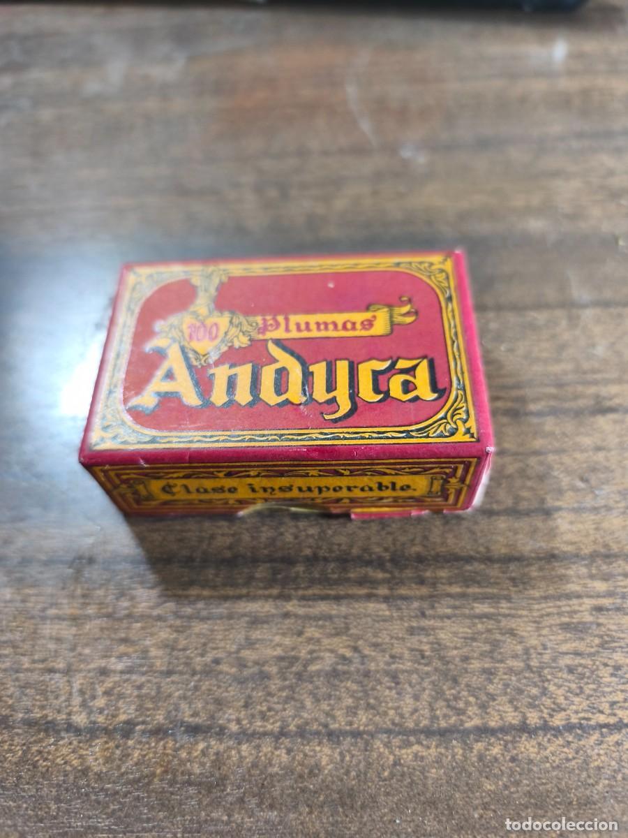 Escriban&iacute;a: Antigua caja de plumas 100, precintada Andyca - Foto 1