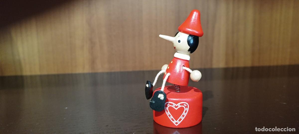 Escriban&iacute;a: SACAPUNTAS con Pinocho de madera - Foto 2