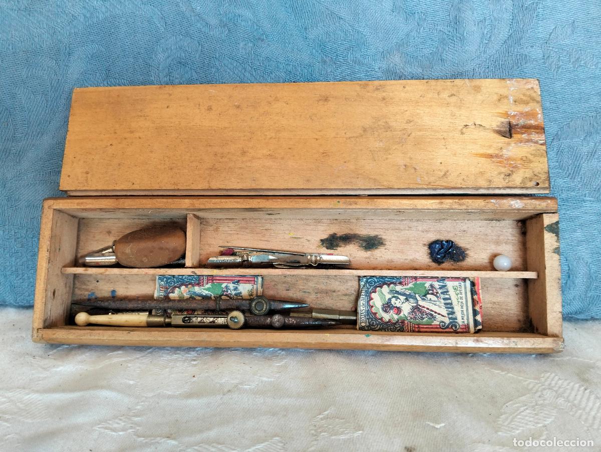 Escriban&iacute;a: Funda estuche de madera antiguo con compartimientos material de escritura colegio comp&aacute;s pluma