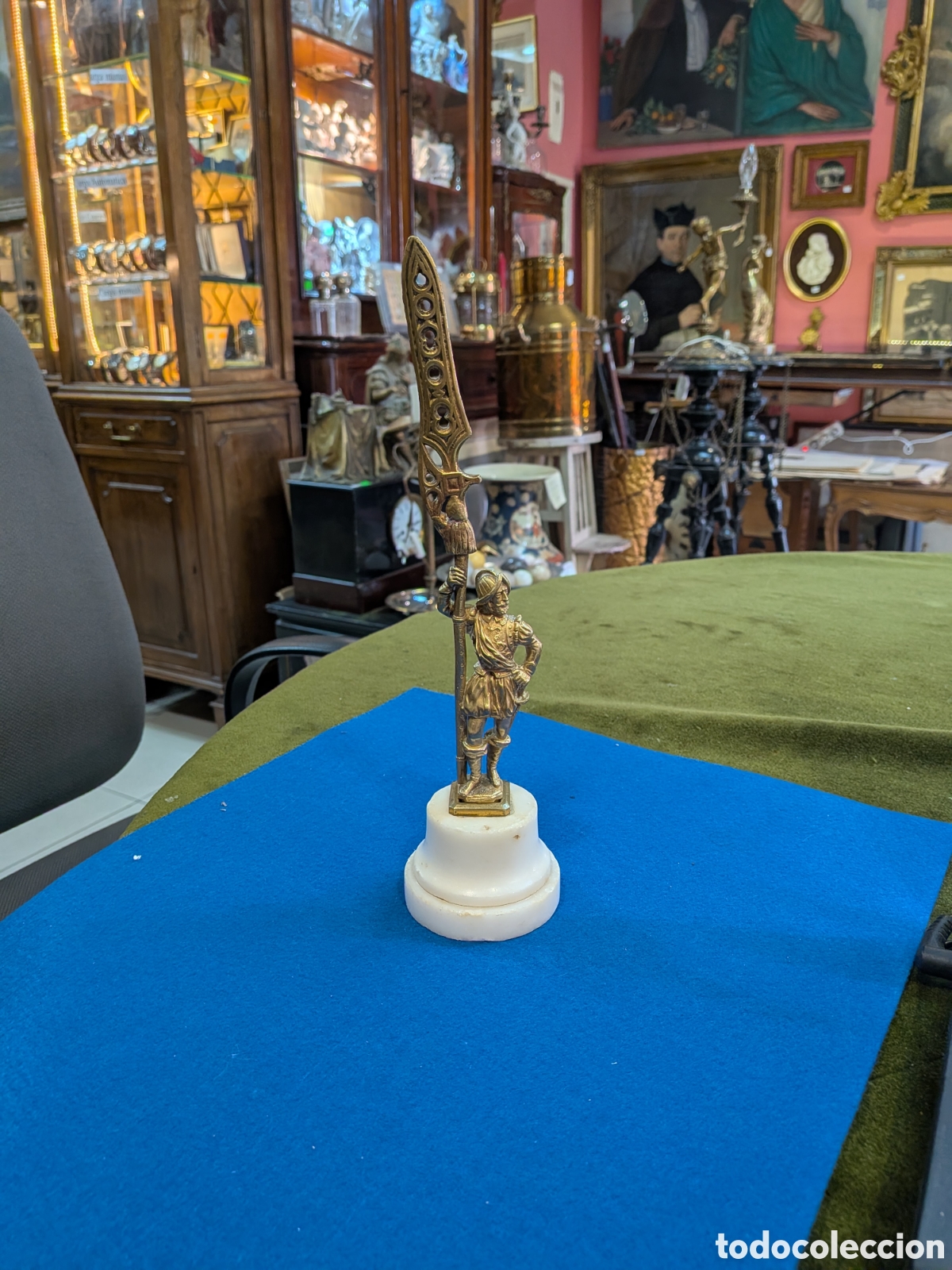 Escriban&iacute;a: Figura en bronce, abrecartas con sello. Coleccionistas. REF-449/2