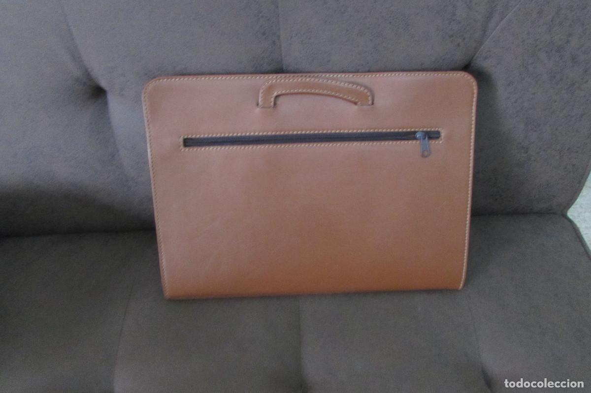 Escriban&iacute;a: PORTADOCUMENTOS PIEL DANIEL JUANES