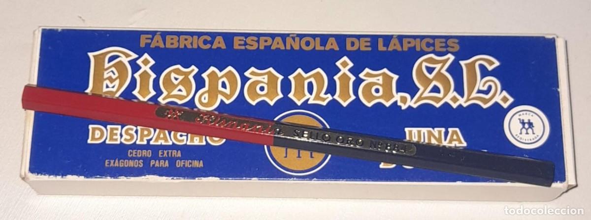 Escriban&iacute;a: CAJA CON 12 L&Aacute;PICES DE CEDRO HISPANIA SELLO ORO, AZUL Y ROJO