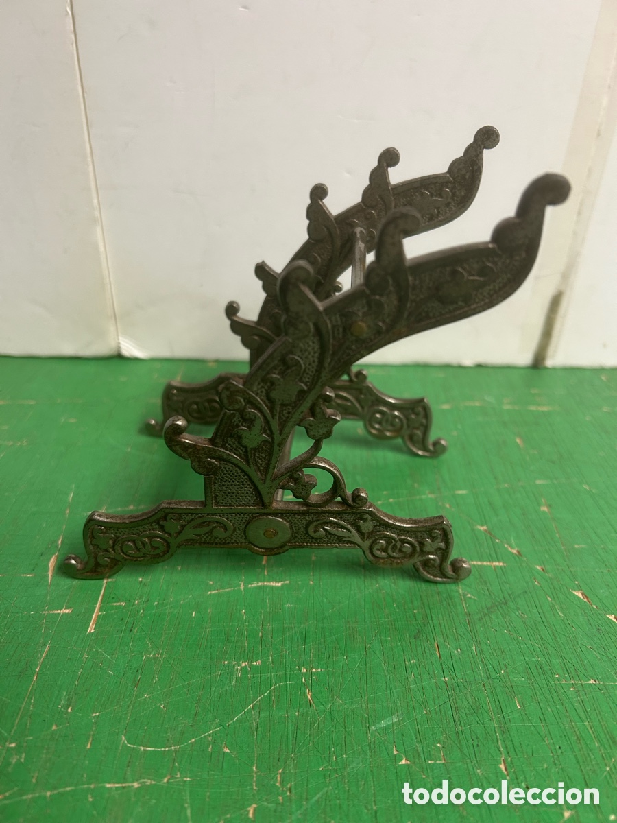 Escriban&iacute;a: PORTAPLUMAS DE ESCRITORIO ART DECO EN METAL POLICROMADO HACIA 1920