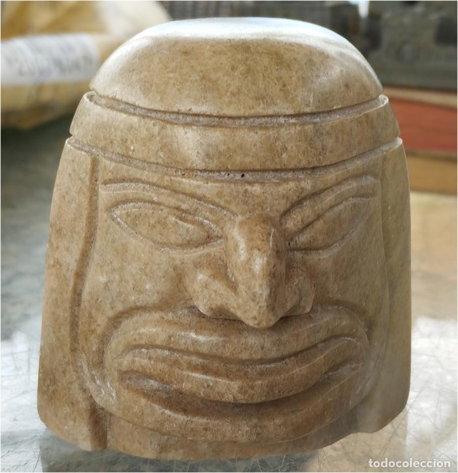 Escriban&iacute;a: PISAPAPELES EN MARMOL CABEZA DE INDIO MAYA MIDE 7/7,50/6 CM