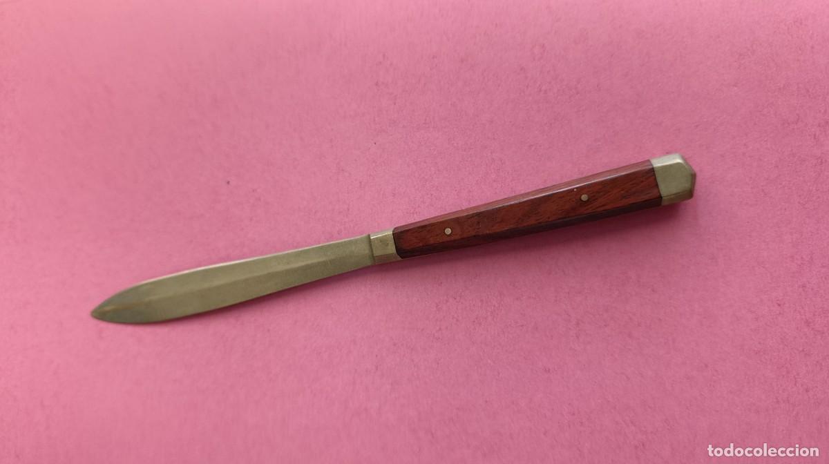 Escriban&iacute;a: ABRECARTAS. MADERA-LAT&Oacute;N.