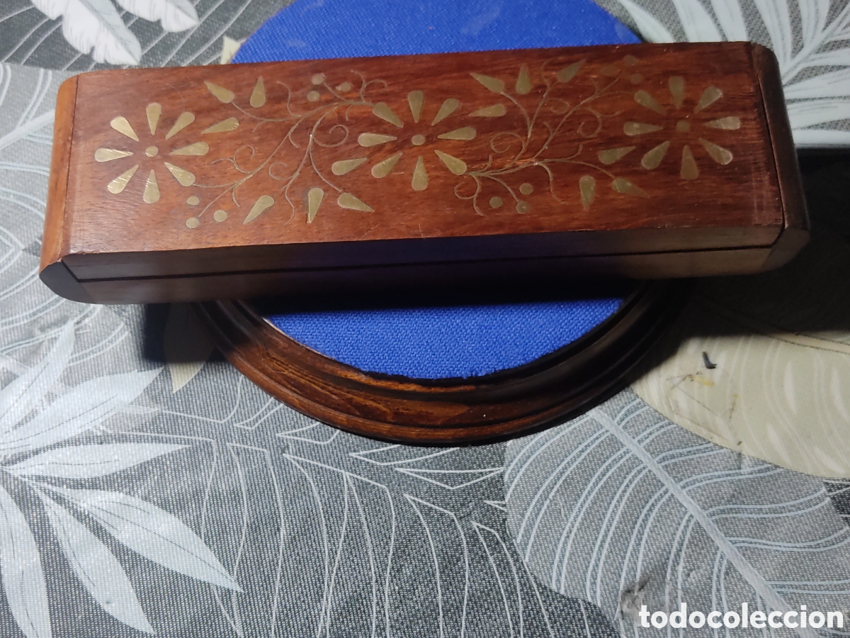 Escriban&iacute;a: Plumier de madera con incrustaciones de lat&oacute;n,hecho a mano.Made in India.Vintage.