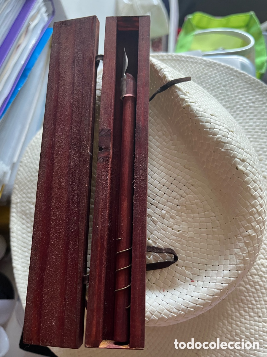 Escriban&iacute;a: Estuche de madera con pluma de tintero vintage