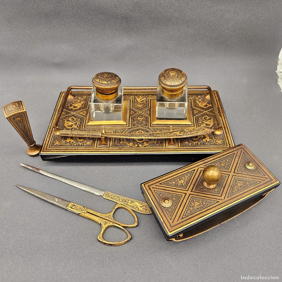 Escriban&iacute;a: Tintero de la &Eacute;poca Victoriana con Marqueter&iacute;a Boulle en Madera Ebonizada y Lat&oacute;n. 1840 - 1900