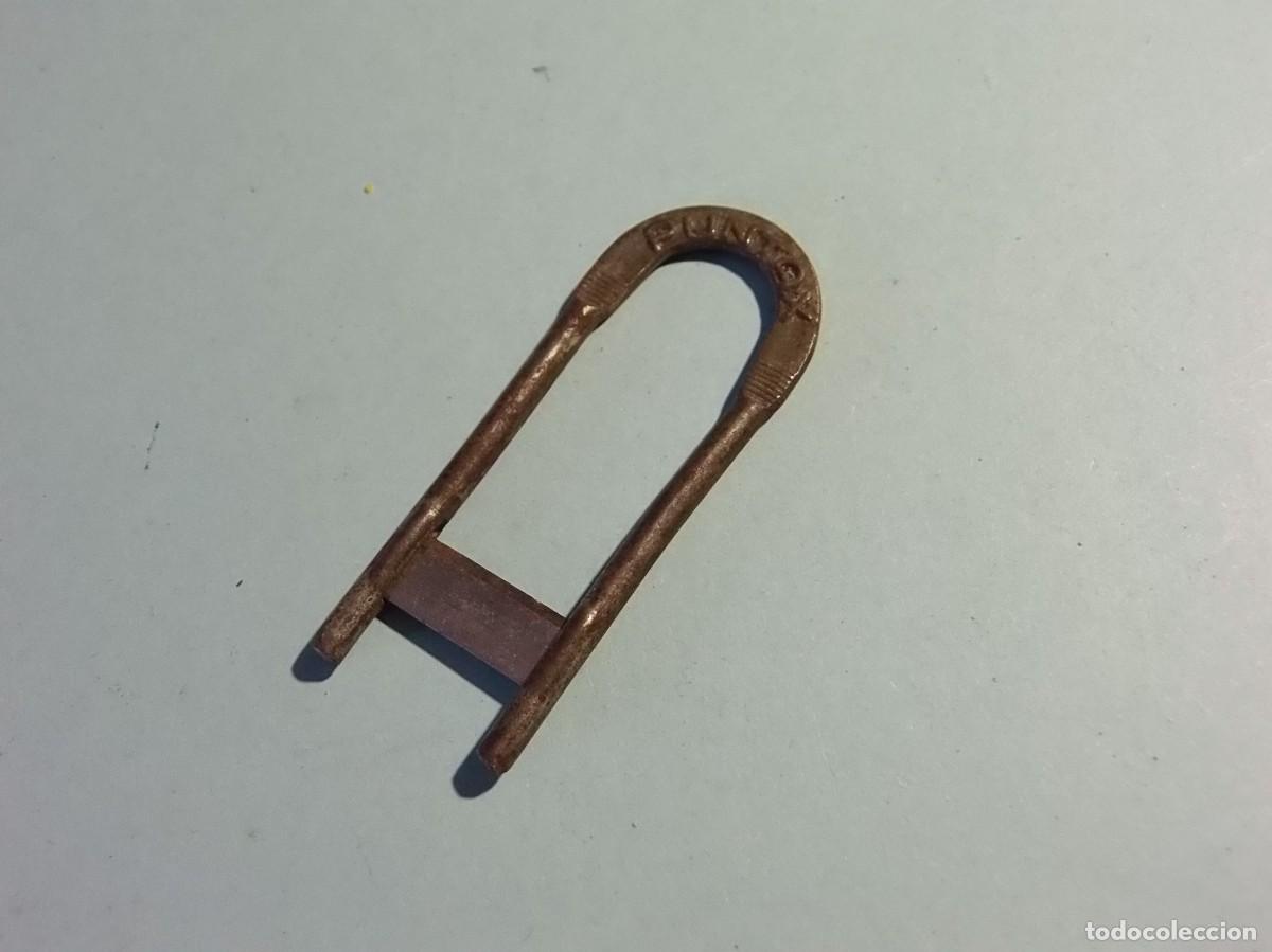 Escriban&iacute;a: ANTIGUO SACAPUNTAS - FORMA DE HERRADURA CON CUCHILLA TRANSVERSAL - MARCA PUMTAX