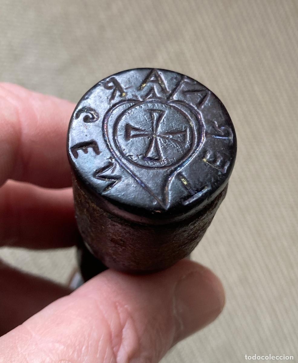 Escriban&iacute;a: Muy antiguo sello para lacre de &eacute;poca Medieval, muy buen estado, pu&ntilde;o torneado madera boj.
