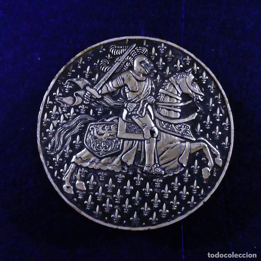 Escriban&iacute;a: PORTACELOS PORTA CELLO DE DISE&Ntilde;O MONEDA. MARCA SCOTCH CINTA INVISIBLE. MED. 12 X 9 CMS