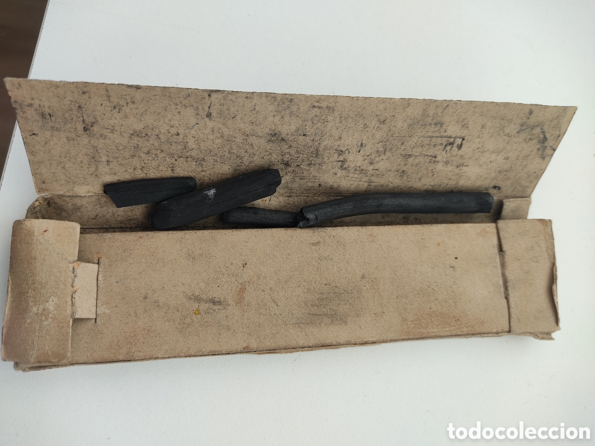 Escriban&iacute;a: Antigua caja de CARBONCILLOS - Foto 3