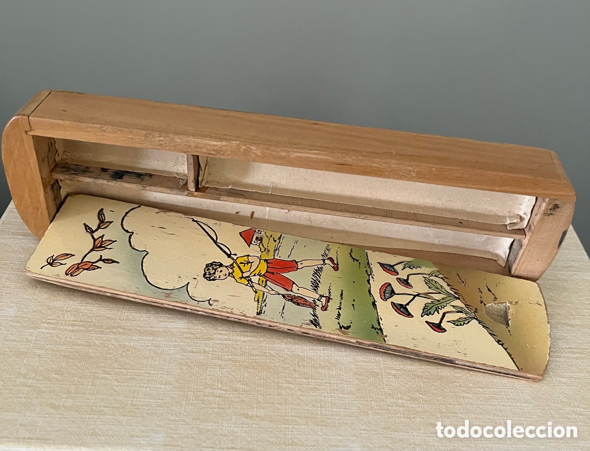 Escriban&iacute;a: Antiguo Plumier escolar de madera