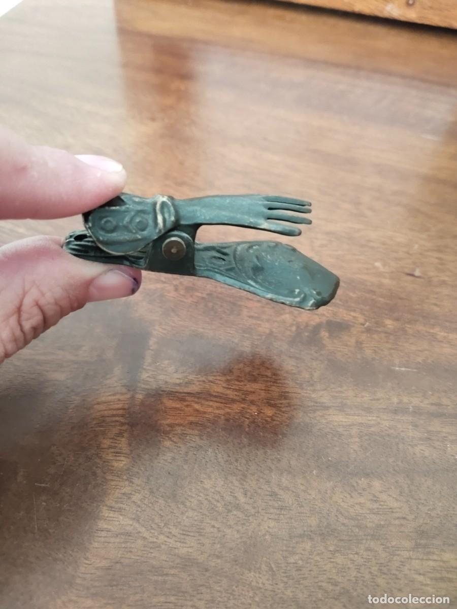 Escriban&iacute;a: Sujetapapeles mano. Peque&ntilde;o, 7 cm. - Foto 7
