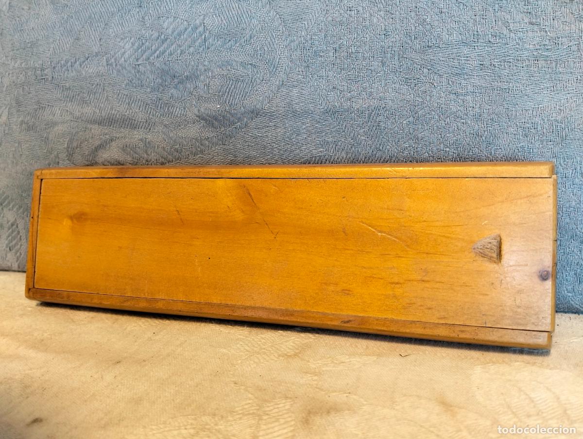 Escriban&iacute;a: Estuche escolar caja cajita antiguo de madera tallada con tapa corredera de los a&ntilde;os 50