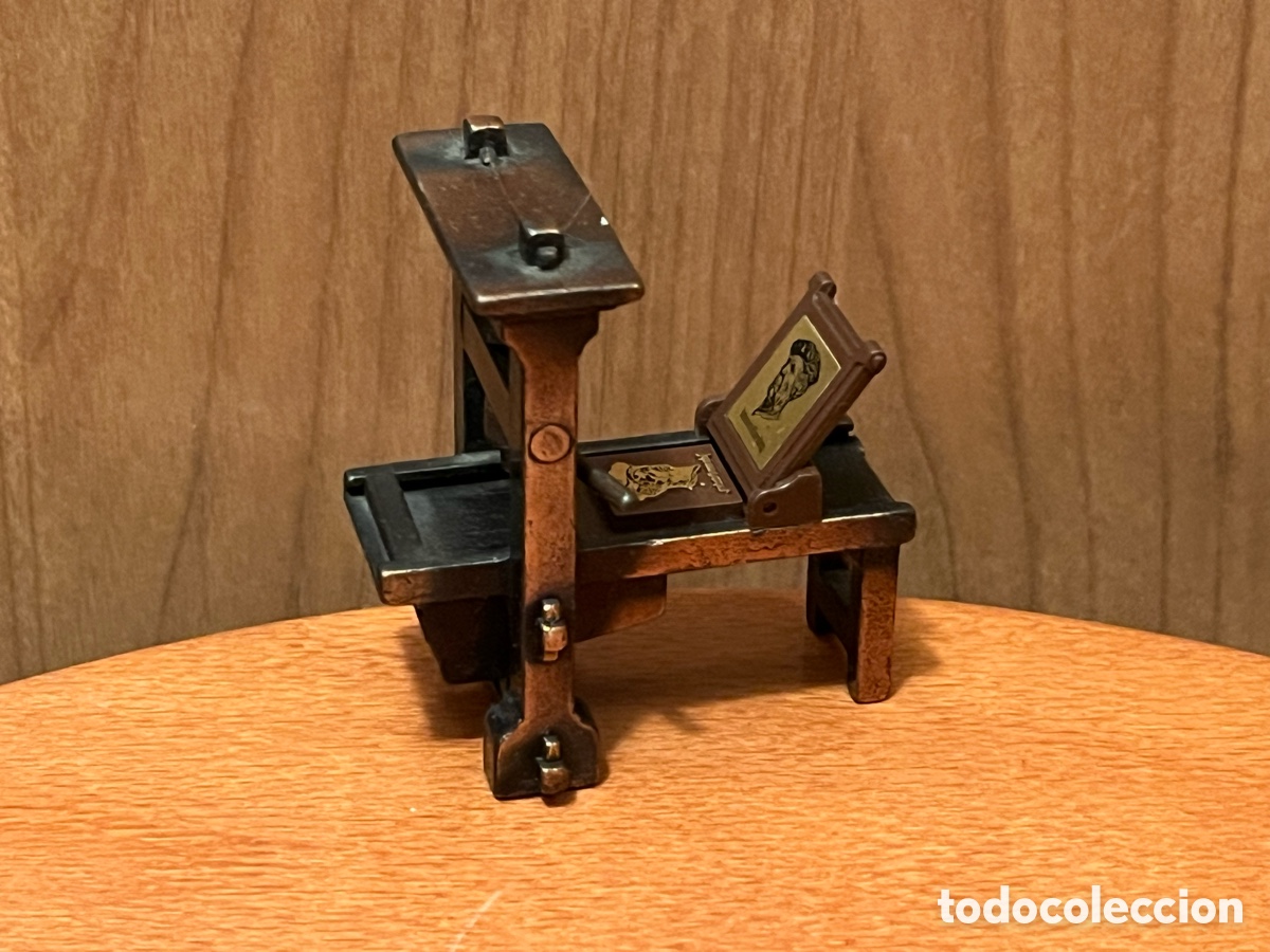 Escriban&iacute;a: Sacapuntas / Afilal&aacute;piz PLAYME. IMPRENTA. Edici&oacute;n en metal. Ref. 970