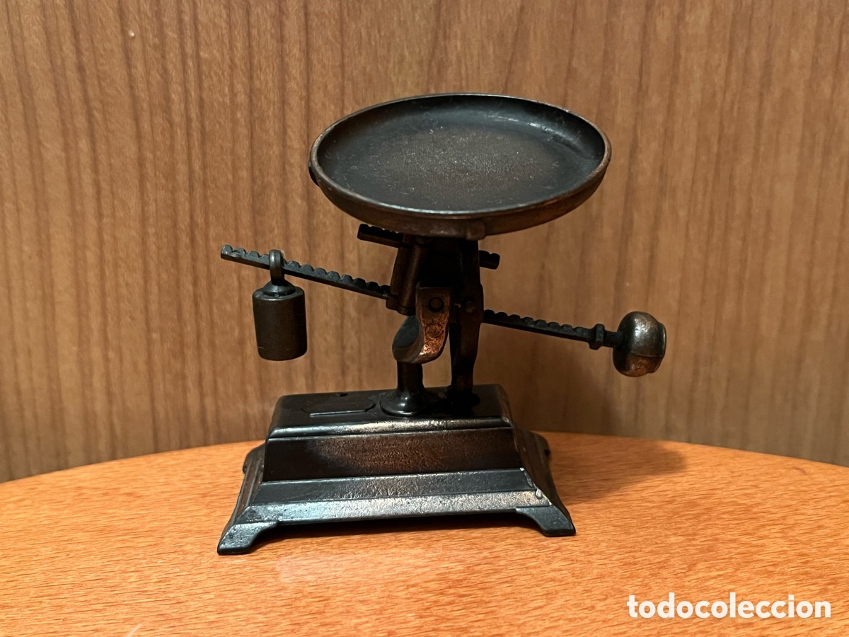 Escriban&iacute;a: Sacapuntas / Afilal&aacute;piz PLAYME. PESO / BALANZA. Edici&oacute;n en metal. Ref. 967