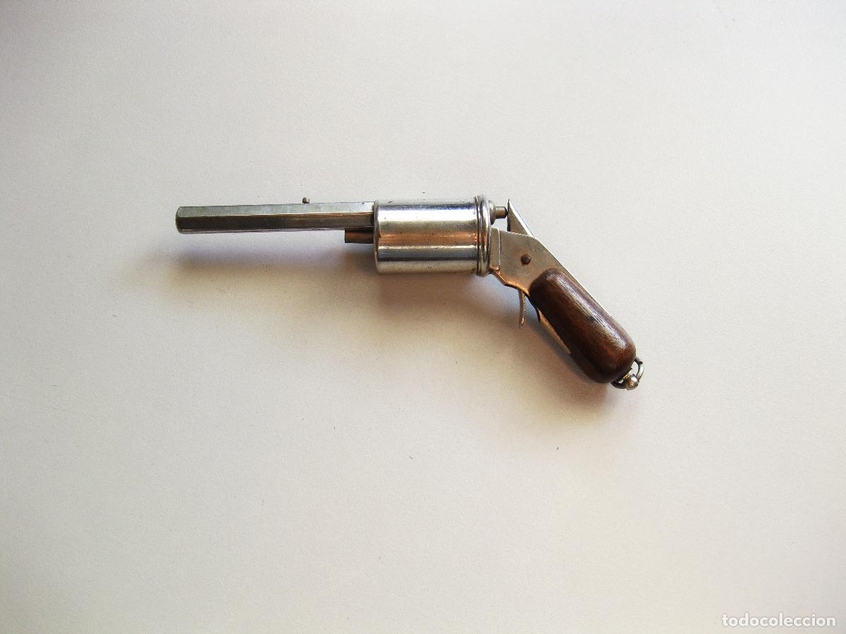 Escriban&iacute;a: REVOLVER EN MINIATURA CON LAPICERO. 1900 APROXIMADAMENTE