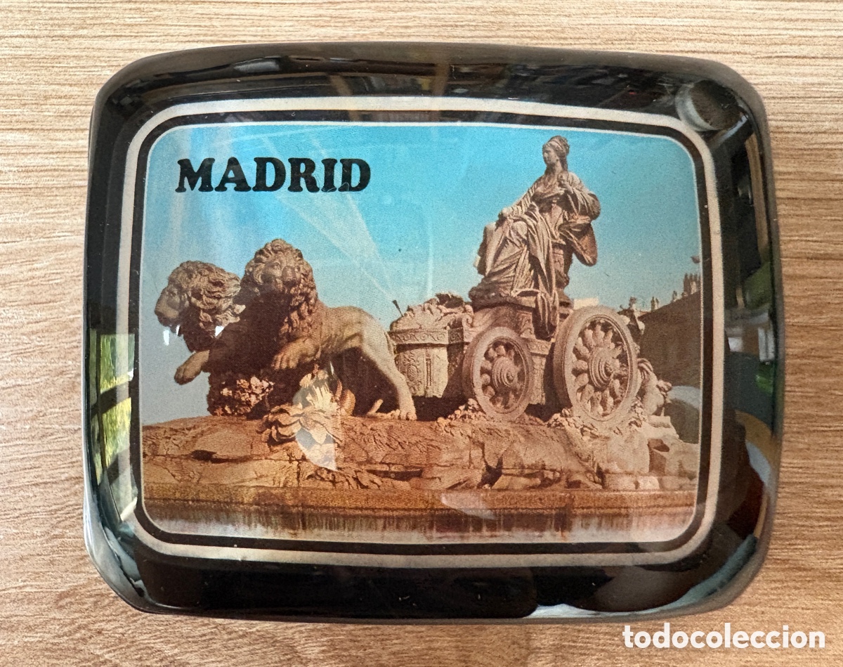 Escriban&iacute;a: (L821) Pisapapeles souvenir Madrid &middot; Cibeles &middot; metacrilato y baquelita &middot; a&ntilde;os 60-70