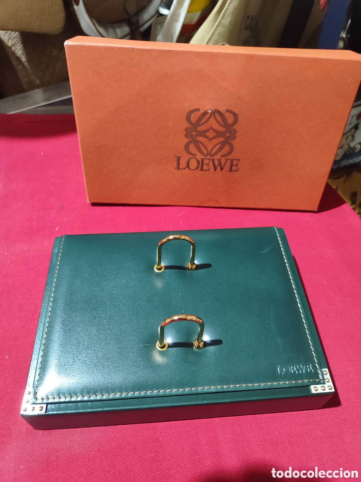 Escriban&iacute;a: Soporte para calendario con cajonera inferior todo de piel marca LOEWE A ESTRENAR