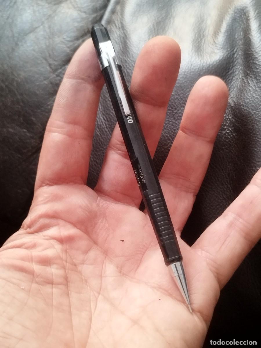 Escriban&iacute;a: Antiguo l&aacute;piz de portaminas Pentel.