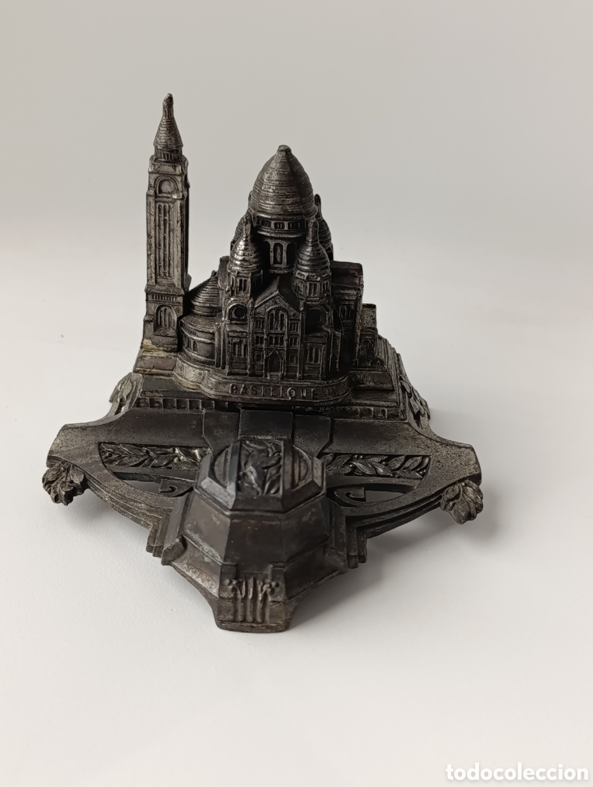 Escriban&iacute;a: Escriban&iacute;a en metal de la Bas&iacute;lica Sagrado Coraz&oacute;n de Montmartre