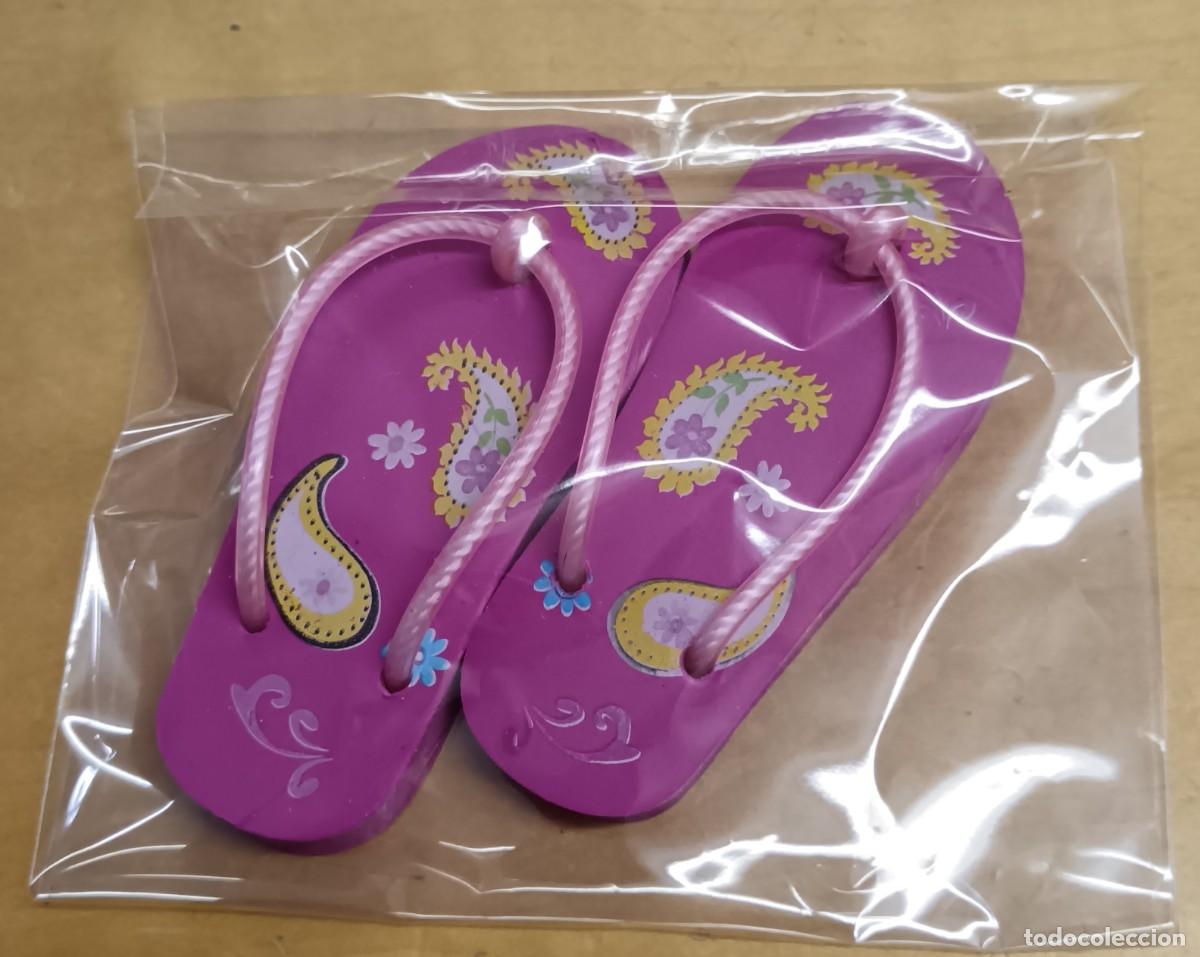 Escriban&iacute;a: GOMA DE BORRAR EN FORMA DE CHANCLETAS DE PLAYA 8 CM. LARGO