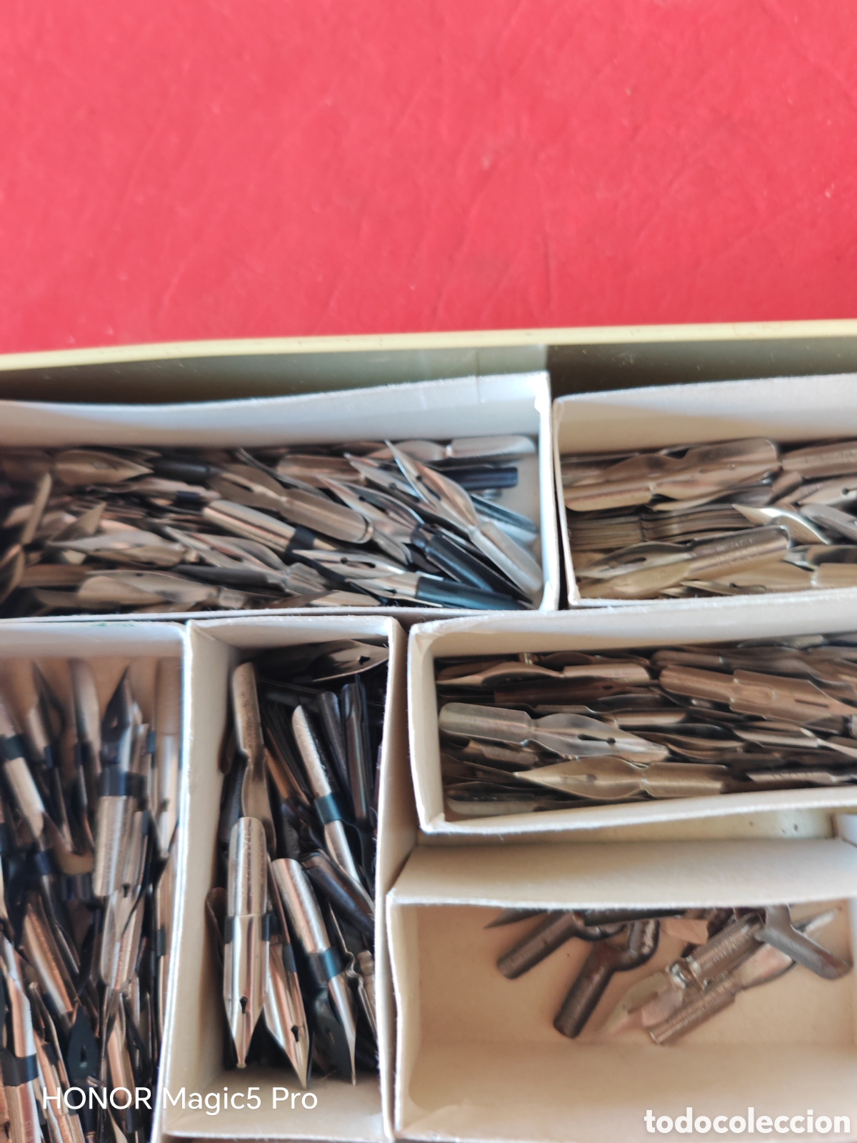 Escriban&iacute;a: Caja con plumillas de varios modelos - Foto 6