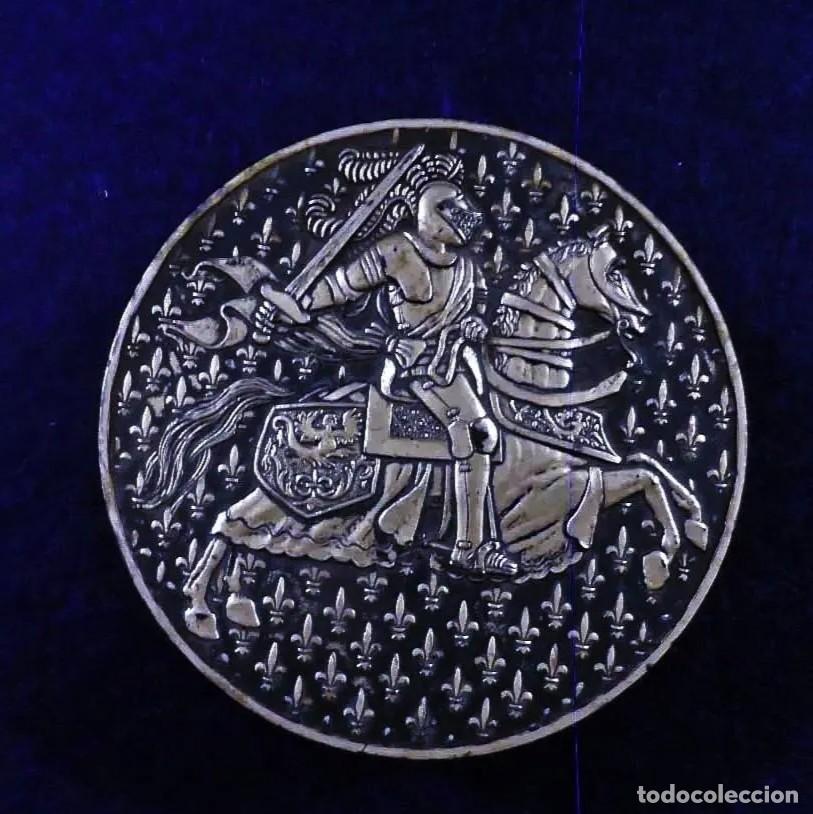 Scrivania: PORTA CELLO DE DISE&Ntilde;O MONEDA. MARCA SCOTCH. MED. 12 X 9 CMS