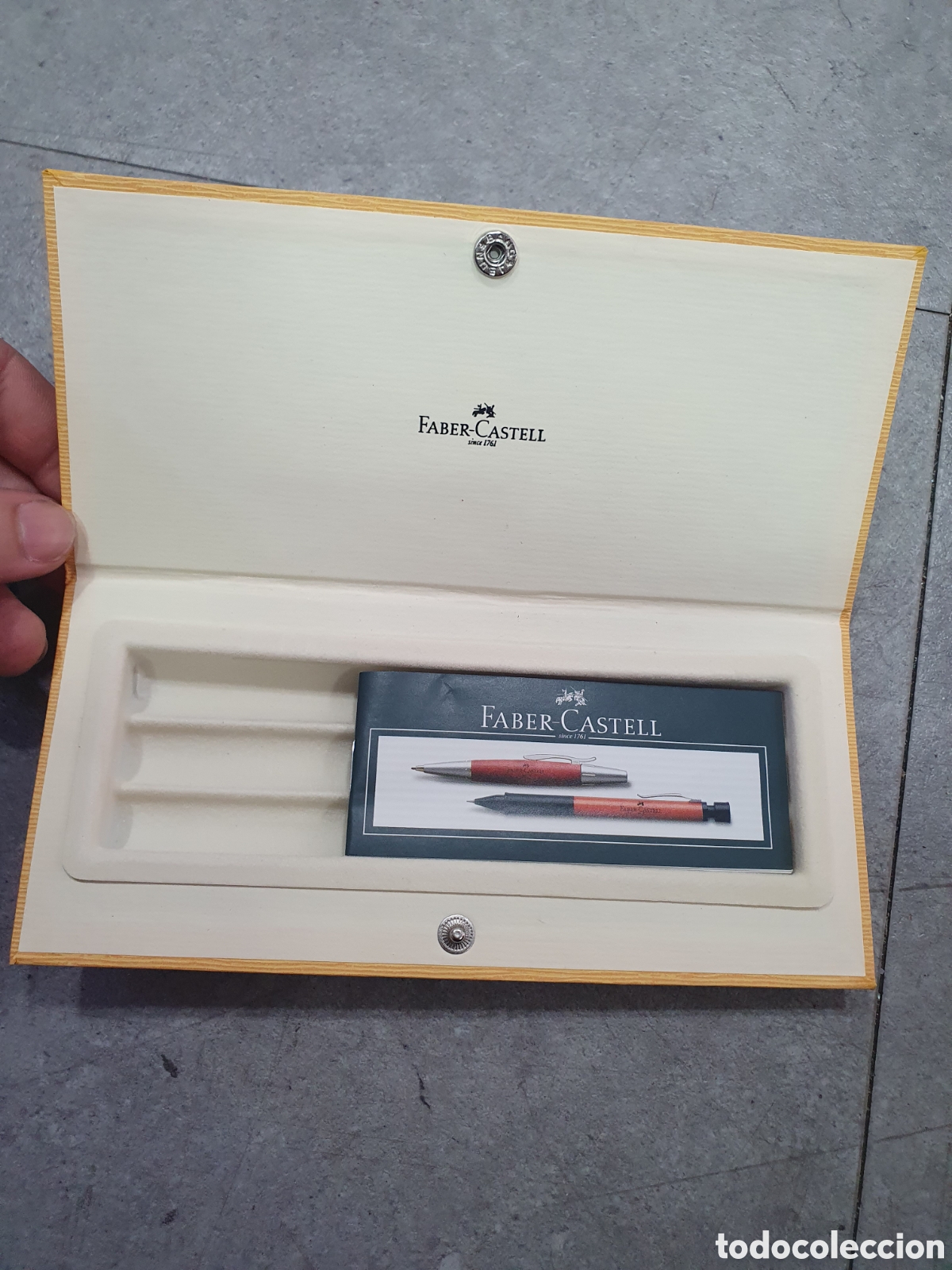 Escriban&iacute;a: Estuche para plumas o boligrafos Faber Castell. (L132)