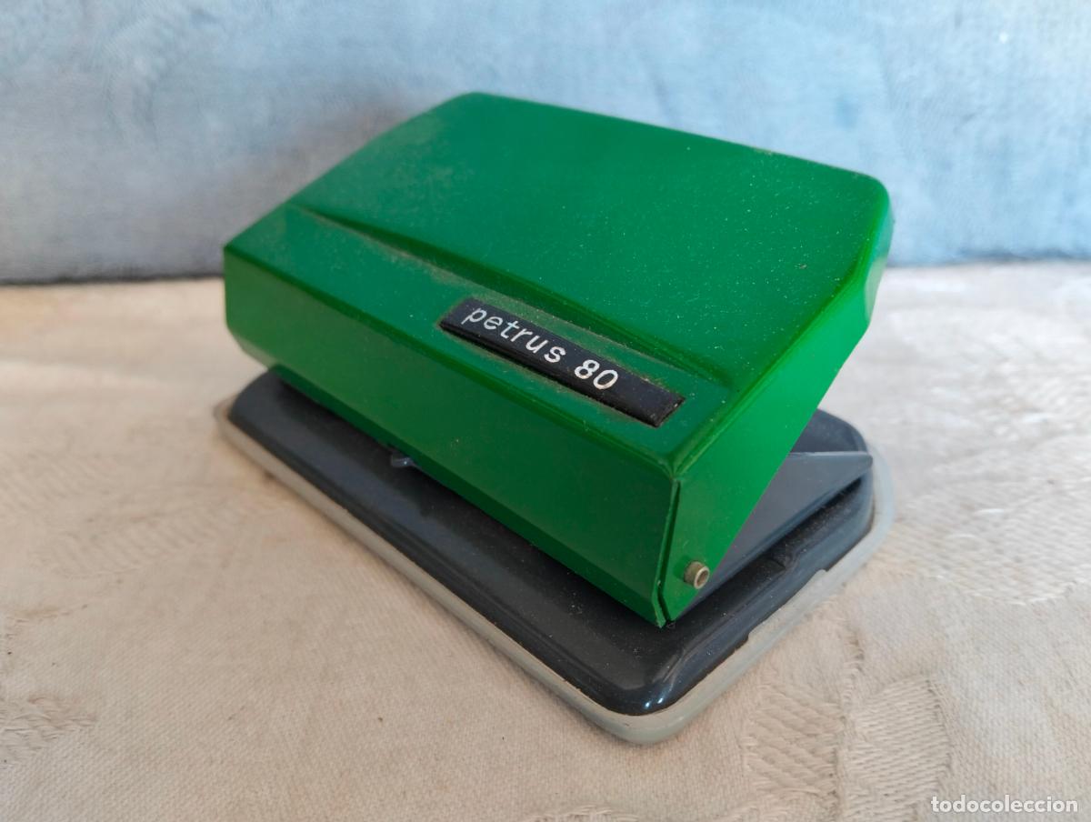 Escriban&iacute;a: Taladradora m&aacute;quina de hacer agujeros vintage de metal color verde petrus 80