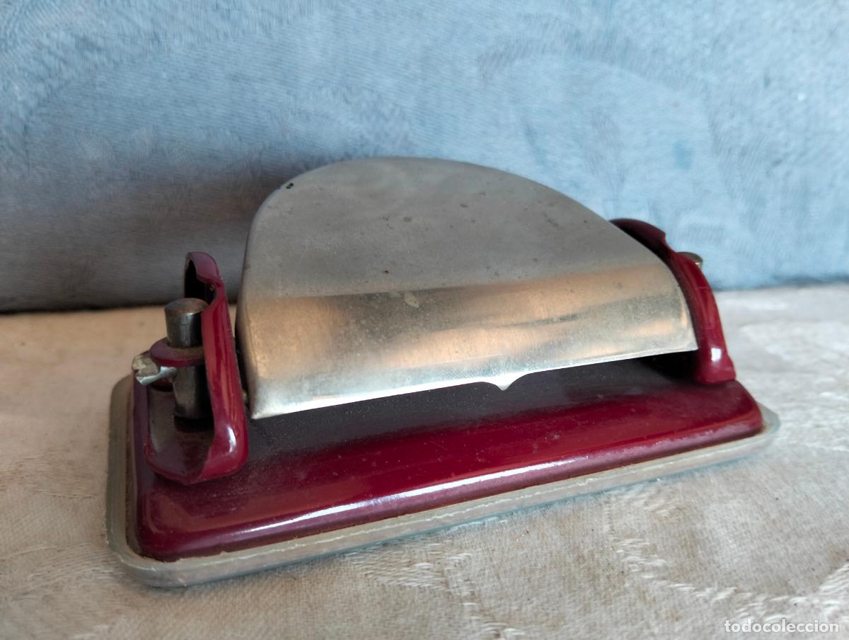 Escriban&iacute;a: Taladradora m&aacute;quina de hacer agujeros vintage de metal color burdeos plateado petrus