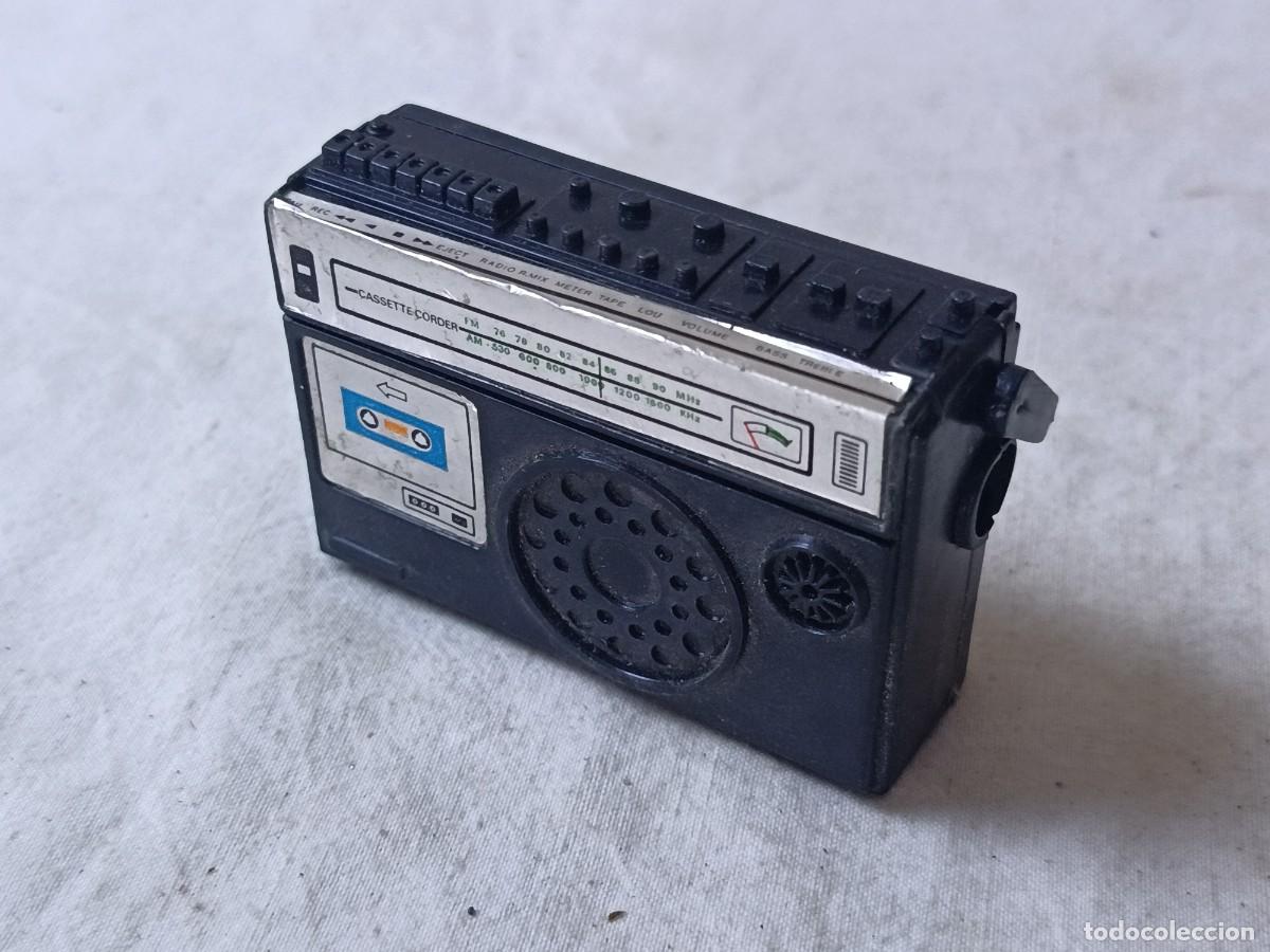 Escriban&iacute;a: Sacapuntas de Colecci&oacute;n con forma de Radio, Hong Kong, unos 7 x 5 x 2 cms.
