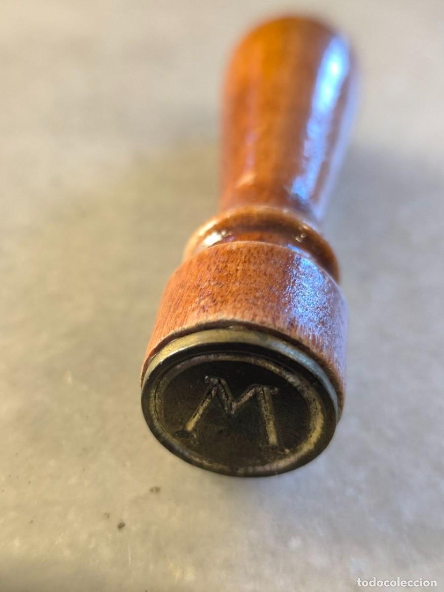 Escriban&iacute;a: SELLO DE LACRE CON LA LETRA M 7,5X2 CM - Foto 1