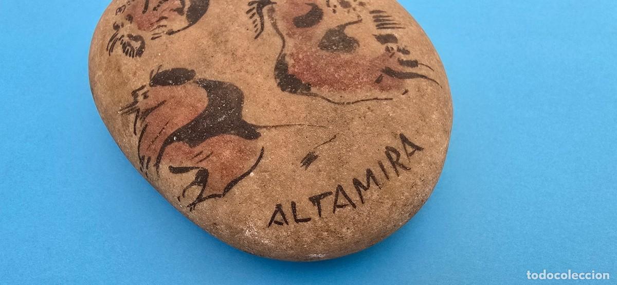 Outils d'&Eacute;criture: PIEDRA PISAPAPELES DE LAS CUEVAS DE ALTAMIRA (a&ntilde;os 60)
